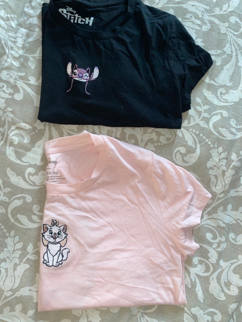 Disney tshirts Marie snd stich